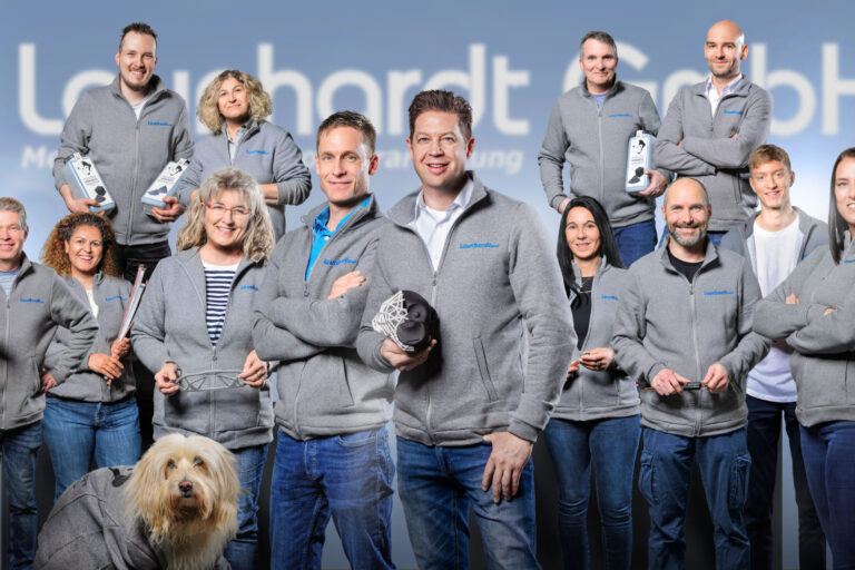 Das Team der Launhardt GmbH präsentiert sich mit innovativen 3D-Druck-Lösungen für den modernen Anlagebau und die Serienfertigung. Mit Expertenwissen und hochwertigen Materialien wie Soft TPU entwickelt Launhardt maßgeschneiderte Lösungen für verschiedenste Industrien.